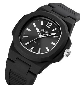 Montre-bracelet de luxe carrée pour homme <span class=keywords><strong>SKMEI</strong></span> 1717 de haute qualité, nouveau design, bracelet en silicone noir, mouvement japonais à quartz - Product Image 1