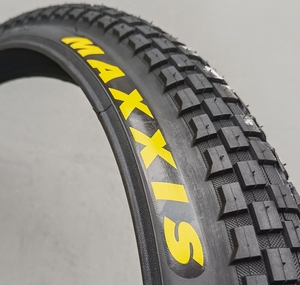 <span class=keywords><strong>Pneu</strong></span> <span class=keywords><strong>MAXXIS</strong></span> HOLY ROLLER BMX 24" <span class=keywords><strong>26</strong></span>" <span class=keywords><strong>Tubeless</strong></span> Wired Bead Caoutchouc Écologique pour Dirt Jump, Pump Track, Vélo Urbain 24x2.4 26x2.4 - Product Image 4