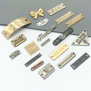 Tùy chỉnh Thư Kim Loại May thương hiệu thẻ chất lượng cao thủ công kim loại tấm nhãn cho quần áo vuông quần áo Logo thẻ - Product Image 1