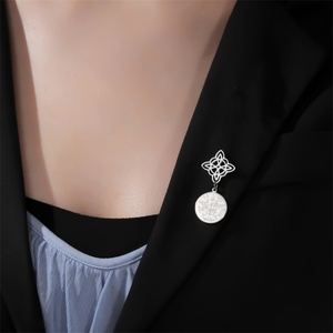 Tetraramaton - Pulsera de Acero Inoxidable con Nudo de Bruja, Amuleto de Protección, Cadena Fina, Collar Minimalista Unisex - Product Image 1
