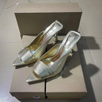 Nouvelles sandales d'été 2026 à talons hauts et bout ouvert pour femme, couleur or brillant, sexy, avec accessoires rayés pointus et aération arrière