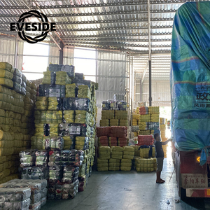 Contenedor de trapos mixtos sin cortar de <span class=keywords><strong>ropa</strong></span> usada Pacas coreanas Ukay <span class=keywords><strong>Ropa</strong></span> usada mixta - Product Image 5