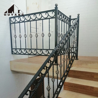 Rampe d'escalier extérieure intérieure moderne en fer Accessoires pour rampes d'escalier Balustres Designs Main courante en fer forgé
