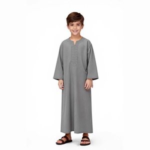 Nouvelle Collection 2026 : Vêtements Islamiques Enfant en Gros - Jubba Thobe Brodé pour Garçon, Robes Musulmanes Kaftan, Style Ethnique Dubaï, Manches Courtes <span class=keywords><strong>D</strong></span>écontractées - Product Image 5