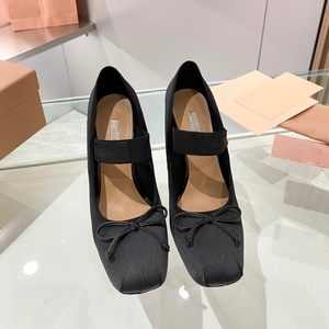 Zapatos de Novia Estilo Francés Personalizados con Tacones Finos, Punta Cuadrada, Parte Superior de Cuero Genuino y Diseño Acolchado para Damas - Product Image 2