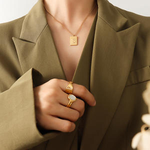 Vershal VSB1638 collana con Logo personalizzato in acciaio inossidabile placcato oro 18k placcato oro <span class=keywords><strong>S</strong></span> rilievo quadrato - Product Image 6