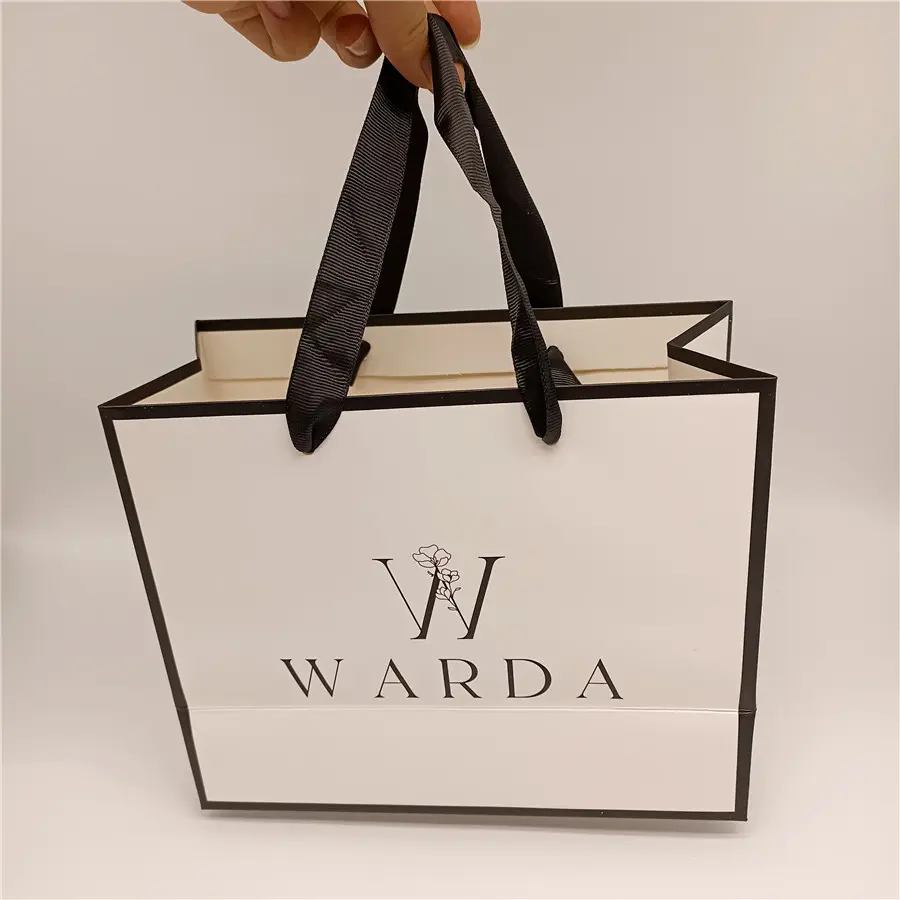 Sacs en papier blanc shopping cadeau avec votre propre logo couleur personnalisée sac carrie en papier pour chaussures sac à main en papier carré
