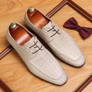 Zapatos Casuales Personalizados al por Mayor para Hombre, Zapatos Casuales de Terciopelo de Alta Calidad con Bordado de Araña para Caballeros, Ropa Formal - Product Image 4