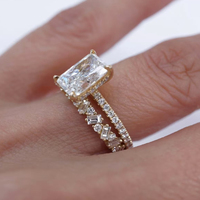 Bague de fiançailles Moissanite coupe princesse bague solitaire 3CT en argent sterling 925 avec bande d'accent de diamant pour femme