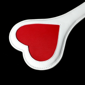 M-P4003 Paleta BDSM de Cuero en Forma de Corazón con Púas para Castigo de Parejas, Juego de Picardías Intenso, Paleta BDSM de Cuero Liso - Product Image 5