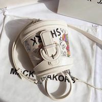 Sac seau à bandoulière unique pour femme, design unique, nouvelle mode, sensation haut de gamme, graffiti d'ours, imprimé lettres, sac à main, bandoulière