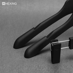 Paquete de 50 Perchas de Terciopelo Lindon, Ahorro de Espacio, Antideslizantes, Acolchadas, con Gancho Dorado Rosa, Perchas de Terciopelo Blanco y Negro - Product Image 4