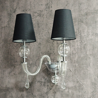 Applique murale minimaliste en verre transparent avec bras incurvé et abat-jour en tissu pour villa de style américain, salon, restaurant