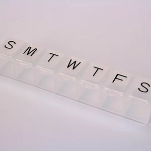 Caja de Medicina de plástico compacta portátil, horarios divididos, Braille largo de siete días a la semana para ropa de almacenamiento de pastillas al aire libre - Product Image 5