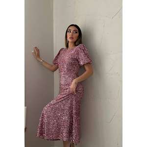 Vestido de Noche Rosa con Lentejuelas, Corte Ajustado, Cintura Natural, Manga Corta, Largo Medio - Product Image 3