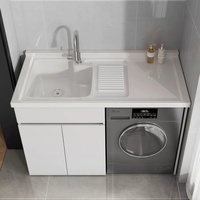 Meuble de buanderie intégré en aluminium alvéolé pour balcon, avec lave-linge à chargement frontal et évier à plancher à récurer