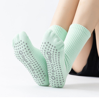 Chaussettes de Pilates Grip respirantes OEM Fabrication de chaussettes de sport de haute qualité avec logo personnalisé