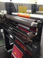 Machine d'impression d'étiquettes graphiques flexo 4 couleurs en papier carton Imprimante d'étiquettes pour boîtes en carton Feuille d'aluminium Paracetam