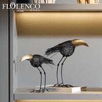 Statue de toucan en fil métallique tressé Flolenco, oiseau en fil noir ajouré, bec doré, décoration abstraite vintage, ornement de table
