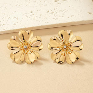 UCC2-D Wholesale Fashion <b>Sweet</b> Exaggerated Inlaid <b>Travel</b> Flower Earrings Fashion Rhinestone Temperament Accessories Party Gifts - Product Image 6