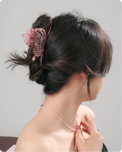 Vente en gros de pinces à cheveux transparentes en forme de papillon, pinces à cheveux en plastique pour femmes, fabricant d'accessoires pour cheveux sur mesure - Product Image 2