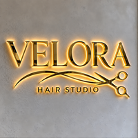 Enseigne lumineuse pour salon de coiffure : Lettres en aluminium rétroéclairées pour décoration murale