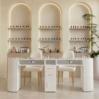 Tables de manucure modernes blanches à double ou simple poste avec plateau en marbre et ensemble de chaises avec dépoussiéreur pour poste de beauté et de manucure