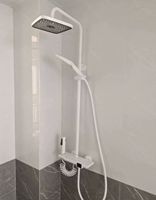 Ensemble de douche moderne gris bronze apparent pour hôtels, avec commande thermostatique à poignée unique, barre coulissante et cartouche céramique