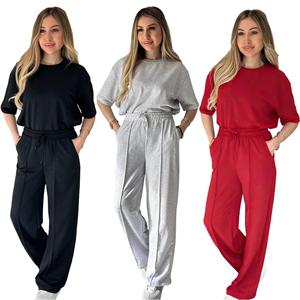 Ensemble décontracté deux pièces pour femme : haut à manches courtes avec imprimé lettres et pantalon large long en polyester – Tenue confortable - Product Image 1