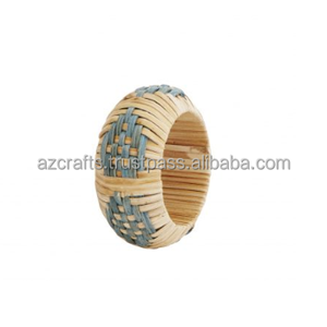 Anneaux de serviette en bois de manguier accrocheurs avec un design rayé coloré stocké pour les fêtes rehausseur de décor de table parfait - Product Image 5