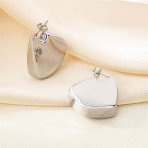 Moda hueco alto pulido 18K chapado en oro Acero inoxidable liso geométrico Irregular pendientes mujeres aro joyería al por mayor - Product Image 6