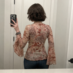Top de mujer de corte ajustado y efecto adelgazante, estilo dos en uno, con cuello en V, bloques de color, estampado vintage, patchwork de encaje y manga acampanada, para principios de otoño. - Product Image 5