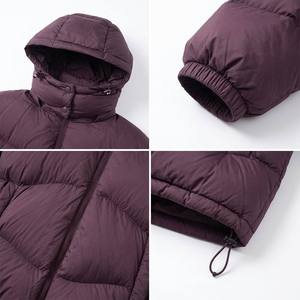 Veste matelassée incurvée à faible MOQ, logo personnalisé en stock, parka chaude isolée à capuche, manteau d'hiver OEM ODM en gros - Product Image 3