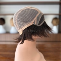 Perruque médicale en cheveux naturels non traités, entièrement nouée à la main, avec dessus en soie doux et lisse et devant en dentelle