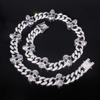 Collier Iced Out Tête de Mort Maille Cubaine Doré et Argenté avec Strass pour le Hip Hop, le Streetwear et la Mode Punk