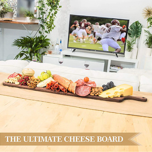 Planche à fromage en bois de noyer japonais 75x15.5x2cm avec poignée pour servir et couper en cuisine - Product Image 4