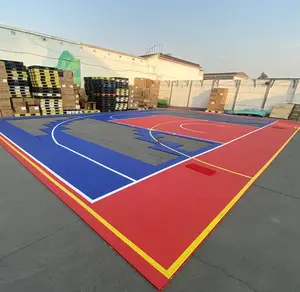 พื้นสนามบาสเก็ตบอลมืออาชีพ TPE เคลื่อนย้ายได้ FIBA กระเบื้องปูพื้นกลางแจ้งเล่นกีฬา