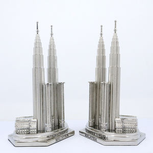 การทำแบบจำลองอาคารปิเตอร์นาส ทาวเวอร์ส แบบ 3 มิติ อัตราส่วน 1:2500 ของขวัญโลหะ แบบจำลองอาคารชื่อดัง 3 มิติ - Product Image 3