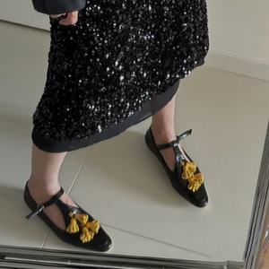 Las últimas Sandalias planas para mujer 2025, Sandalias planas cómodas Vintage con logotipo personalizado, bailarinas con correa en T y zapatos con borlas <span class=keywords><strong>amarillas</strong></span> - Product Image 6