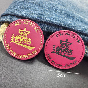 Etichette in pelle PU all'ingrosso personalizzato doppio Logo in rilievo etichette in pelle con catena a sfera - Product Image 2