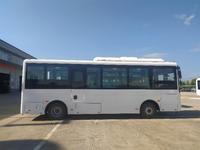 Bus interurbain Sunlong HQK6753 11-20 places 7,5 m 69 km/h 400 km 95,3 kWh
