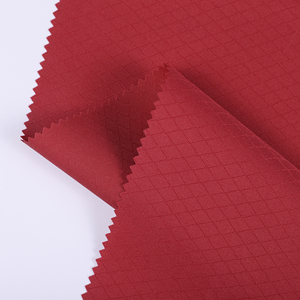 Bán buôn tùy chỉnh màu sắc <span class=keywords><strong>100</strong></span>% <span class=keywords><strong>polyester</strong></span> kim cương 300D PU tráng Oxford vải vải - Product Image 1