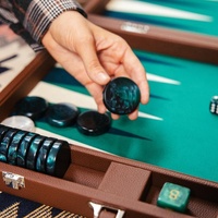 Ensembles de backgammon de qualité supérieure de 19 pouces en cuir vert de qualité supérieure Dames de 1.3 pouces Jeu de backgammon de voyage Grand jeu de société de backgammon