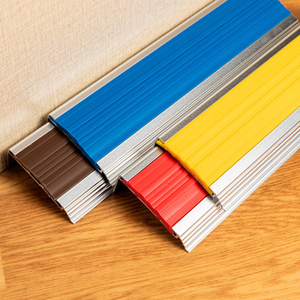 Profilé d'<span class=keywords><strong>escalier</strong></span> en aluminium à haute friction, à arc plat, pour une performance de sécurité standard, idéal pour les escaliers publics et la <span class=keywords><strong>protection</strong></span> antidérapante. - Product Image 6