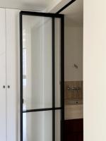 Système de portes coulissantes en aluminium sans cadre sur mesure, modernes, verticales et pliantes pour chambre et cuisine