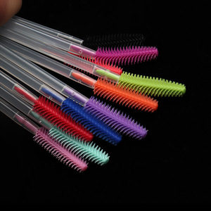 Brosses à mascara réutilisables en silicone colorées pour extensions de cils, très vendues en Europe - Product Image 2