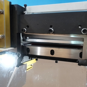 <span class=keywords><strong>Chinese</strong></span> Automatische Medische Gaas Roller Snijmachine - Product Image 3
