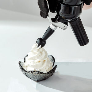 Distributeur de crème fouettée Creamjet avec logo personnalisé en aluminium 500 ml avec embouts décoratifs - Product Image 3