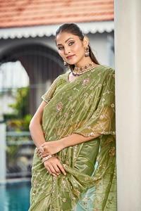 Sari de Satén Elegante Contemporáneo con Pedrería, Diseño de Alta Costura para Fiestas, Atuendo Elegante para Mujer para Bodas, Aniversarios y Recepciones - Product Image 2