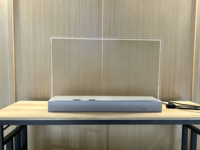 Vitrine d'affichage OLED transparente intelligente de 30 pouces avec effet holographique et prise en charge SDK pour magasins de détail et expositions en métro